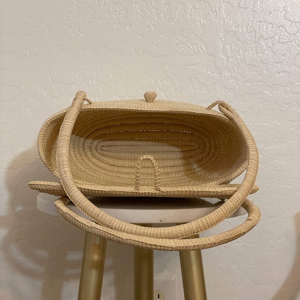 Chic Beige Woven Tote Bag - Picture 3 of 3